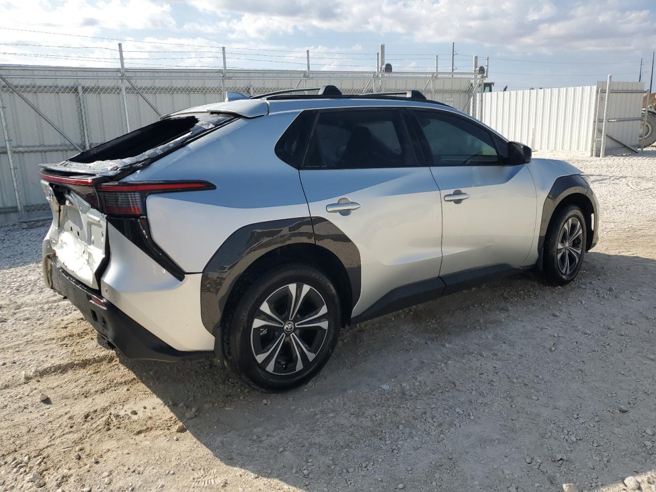 2024 Toyota Bz4X Xle - Image 3