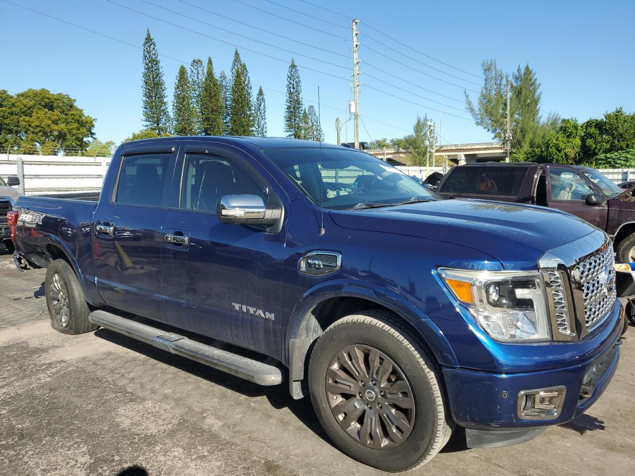 2017 Nissan Titan Sv - Image 4
