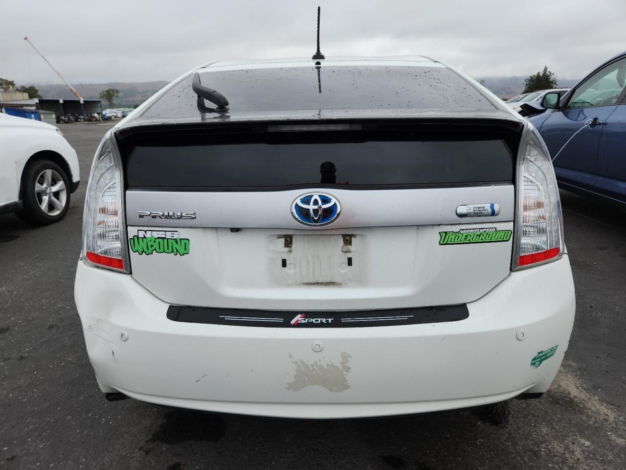 2014 Toyota Prius Plug-In - Image 6