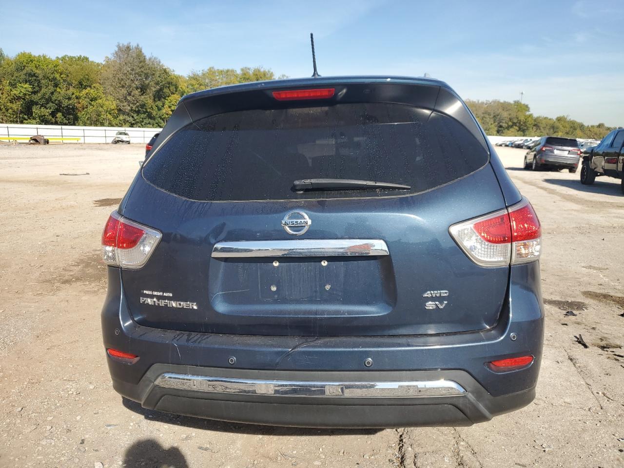 2014 Nissan Pathfinder S - Image 6