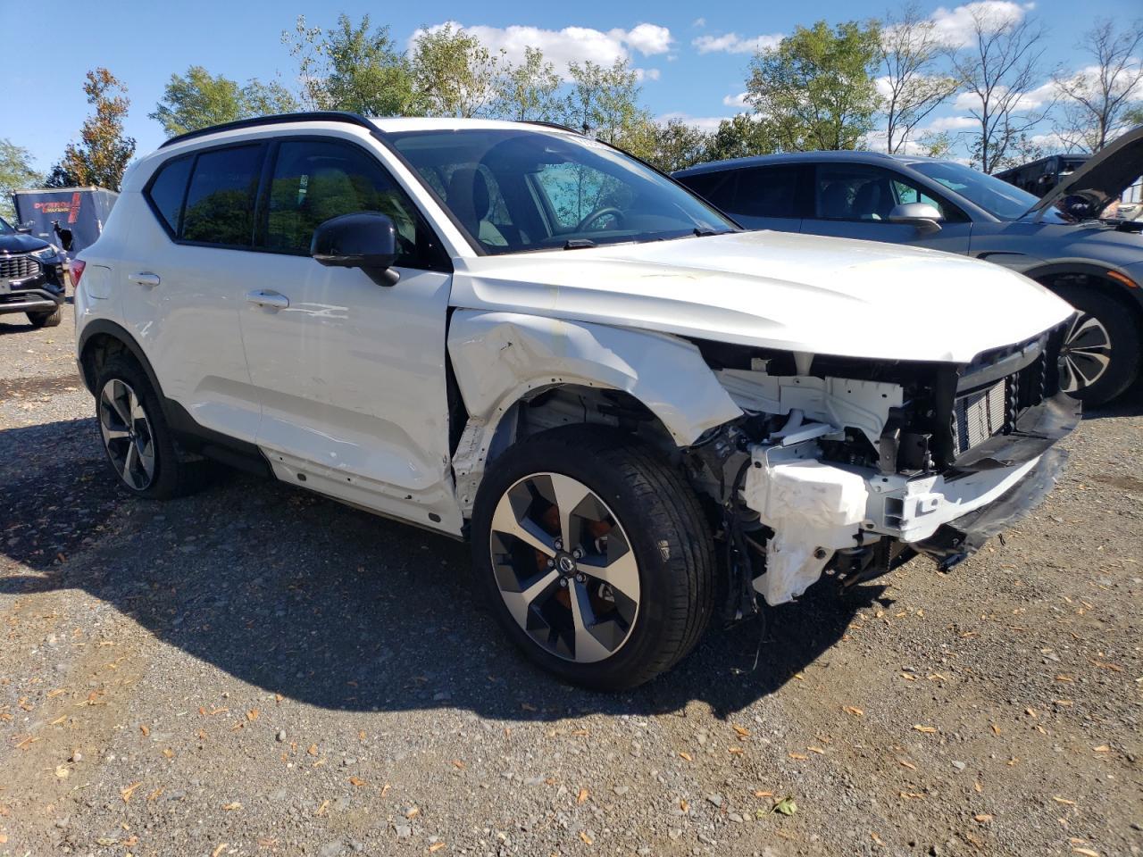 2025 Volvo Xc40 Plus - Фото 4