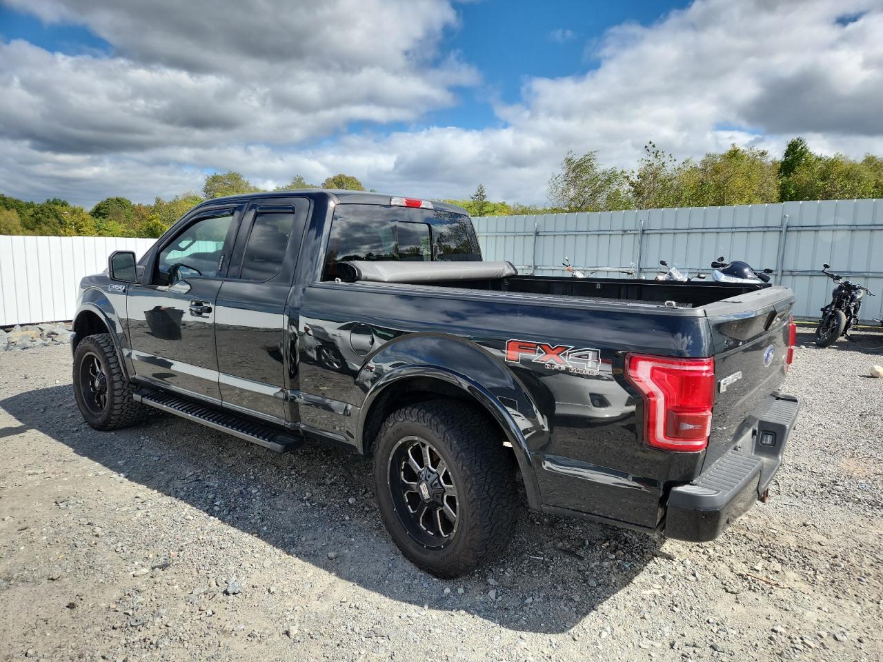 2015 Ford F150 Super Cab - Фото 2