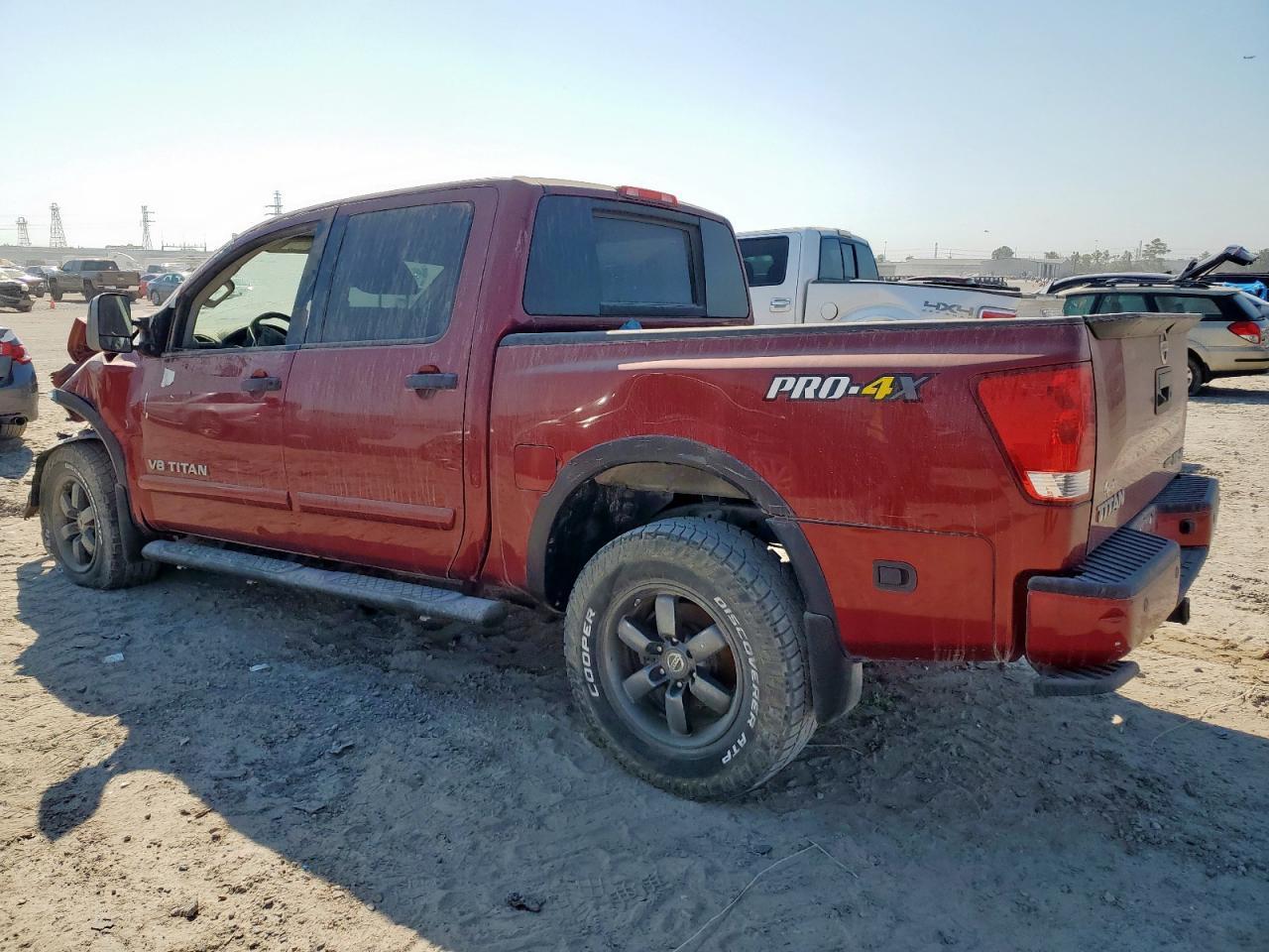 2015 Nissan Titan Pro-4X - Фото 2