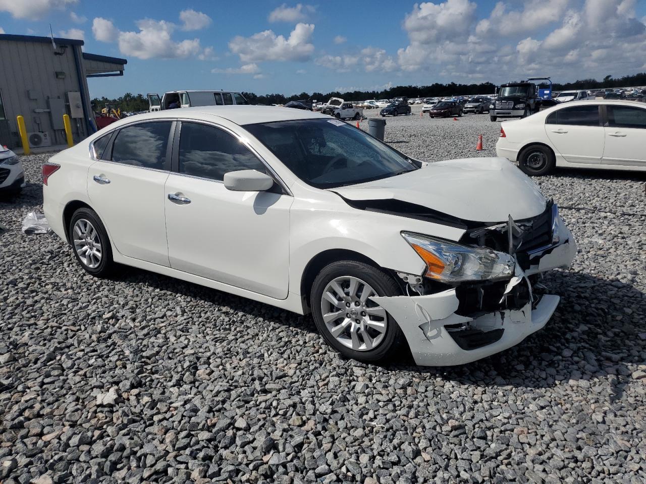 2015 Nissan Altima 2.5 - Image 4