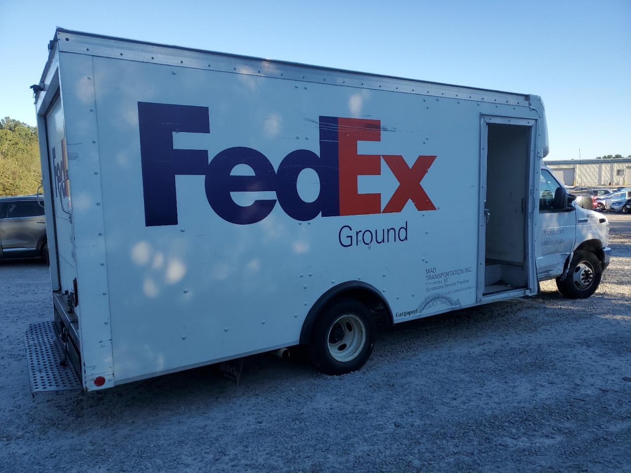2021 Ford E-350 Delivery Truck - Фото 4