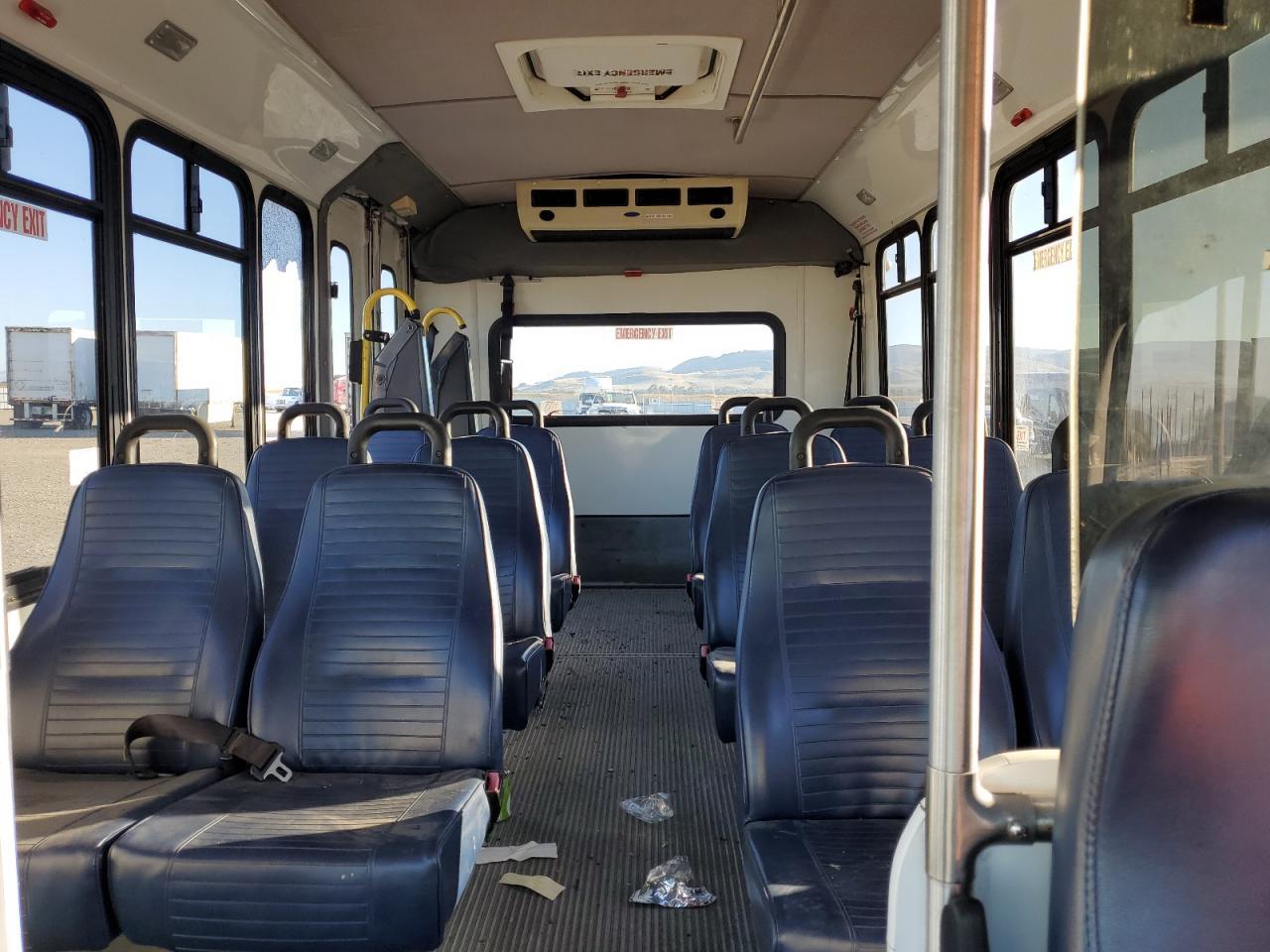 2008 Ford E450 Shuttle Bus - Image 6