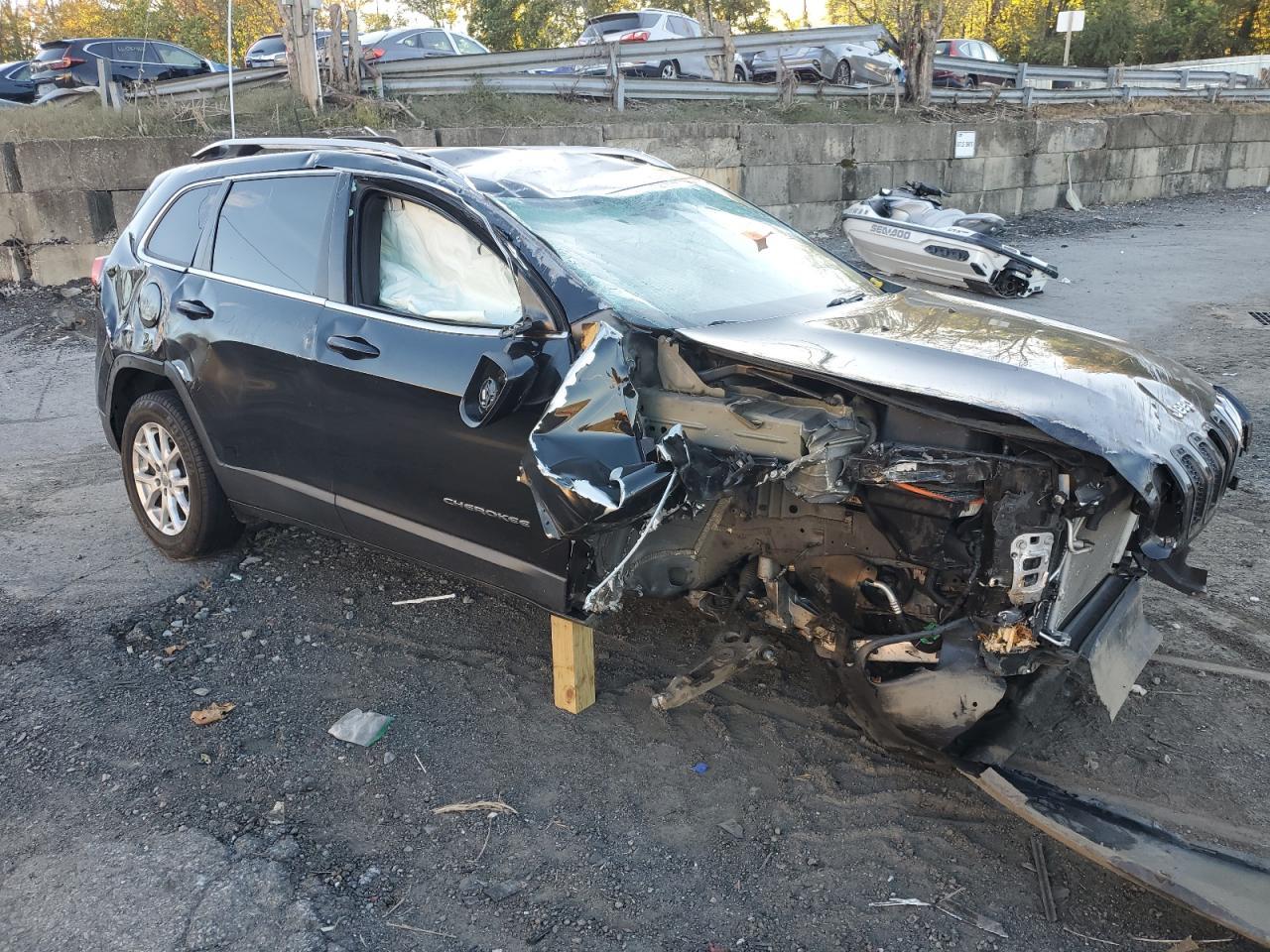 2017 Jeep Cherokee Latitude - Image 4