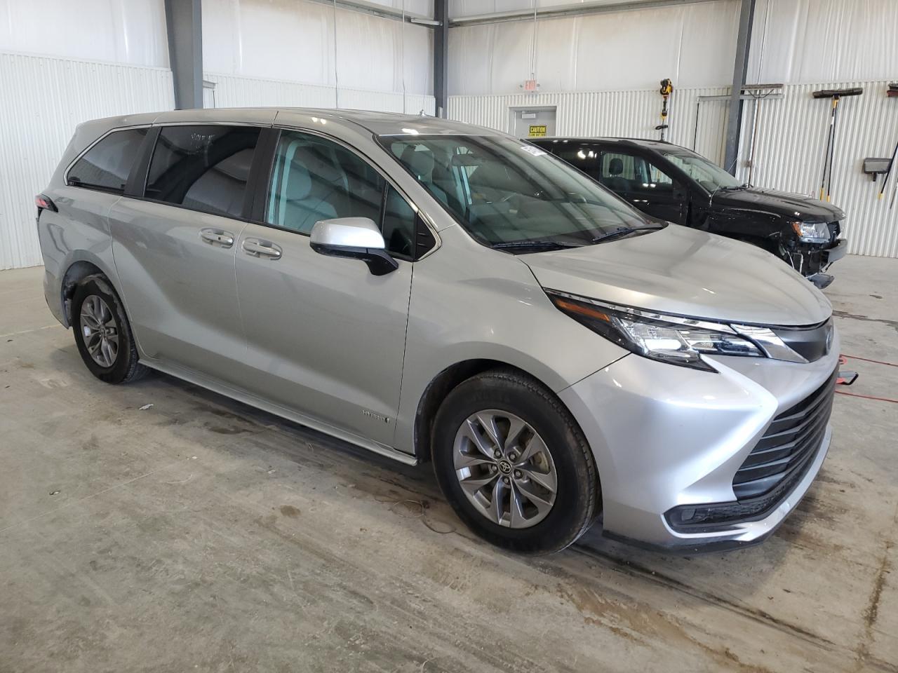 2021 Toyota Sienna Le - Фото 4