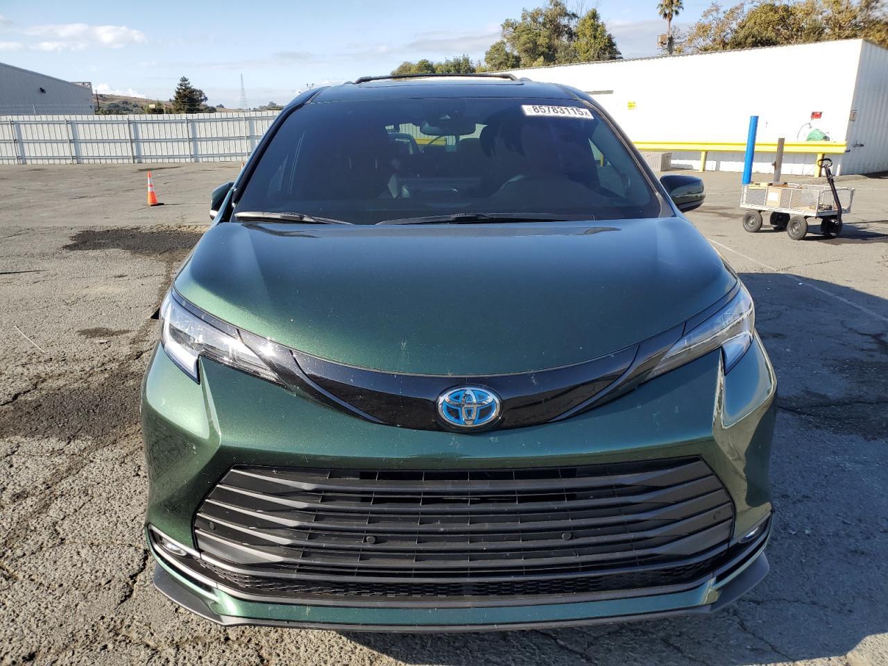 2025 Toyota Sienna Xse - Фото 5