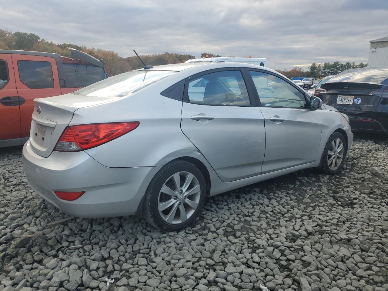 2013 Hyundai Accent Gls - Фото 3