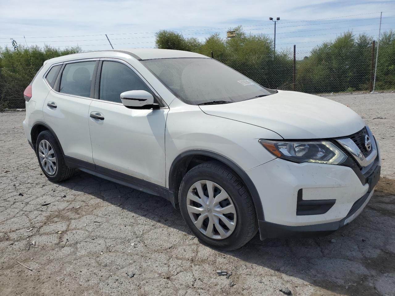 2017 Nissan Rogue S - Фото 4