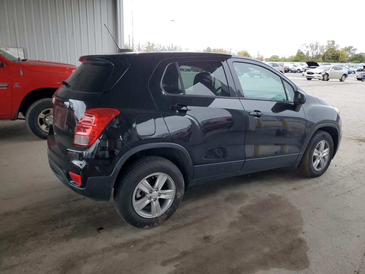 2021 Chevrolet Trax Ls - Фото 3