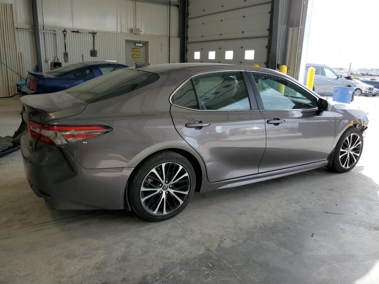2018 Toyota Camry L - Фото 3