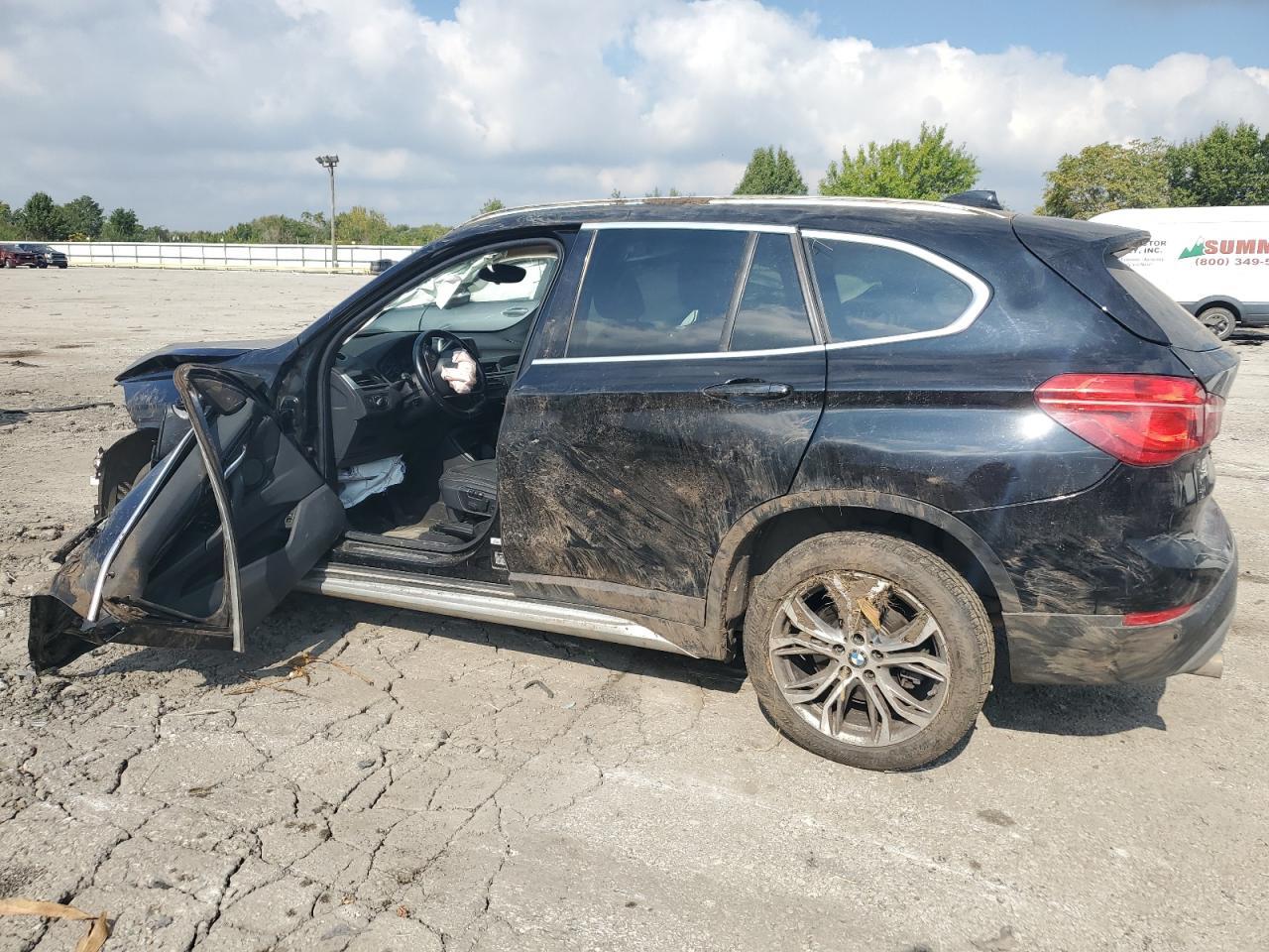 2017 BMW X1 xDrive28I - Фото 2