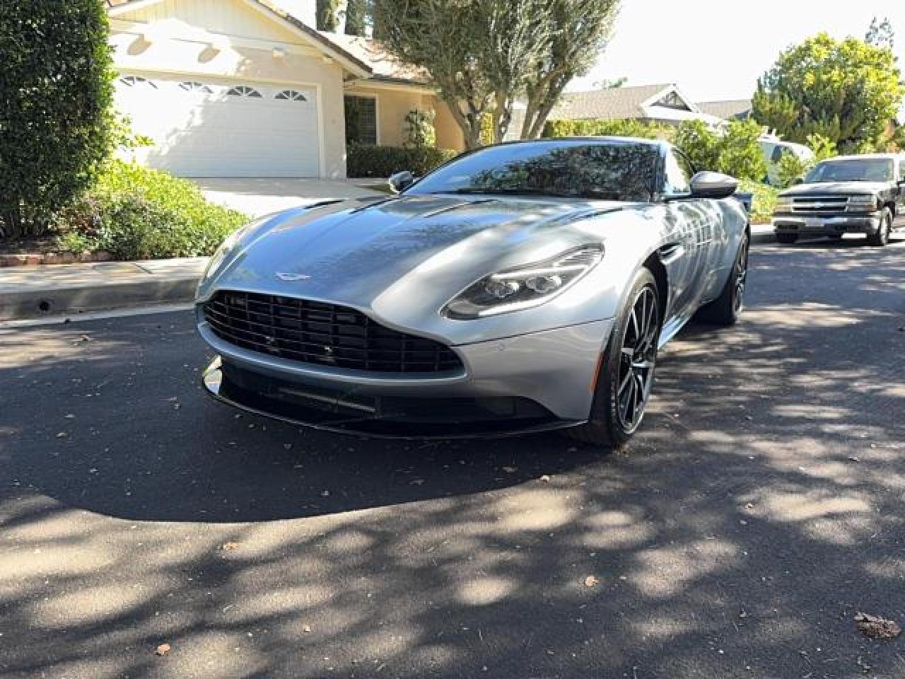 2017 Aston Martin Db11 - Фото 2