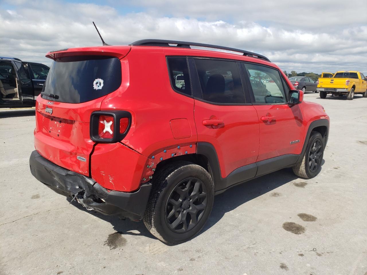 2016 Jeep Renegade Latitude - Image 3