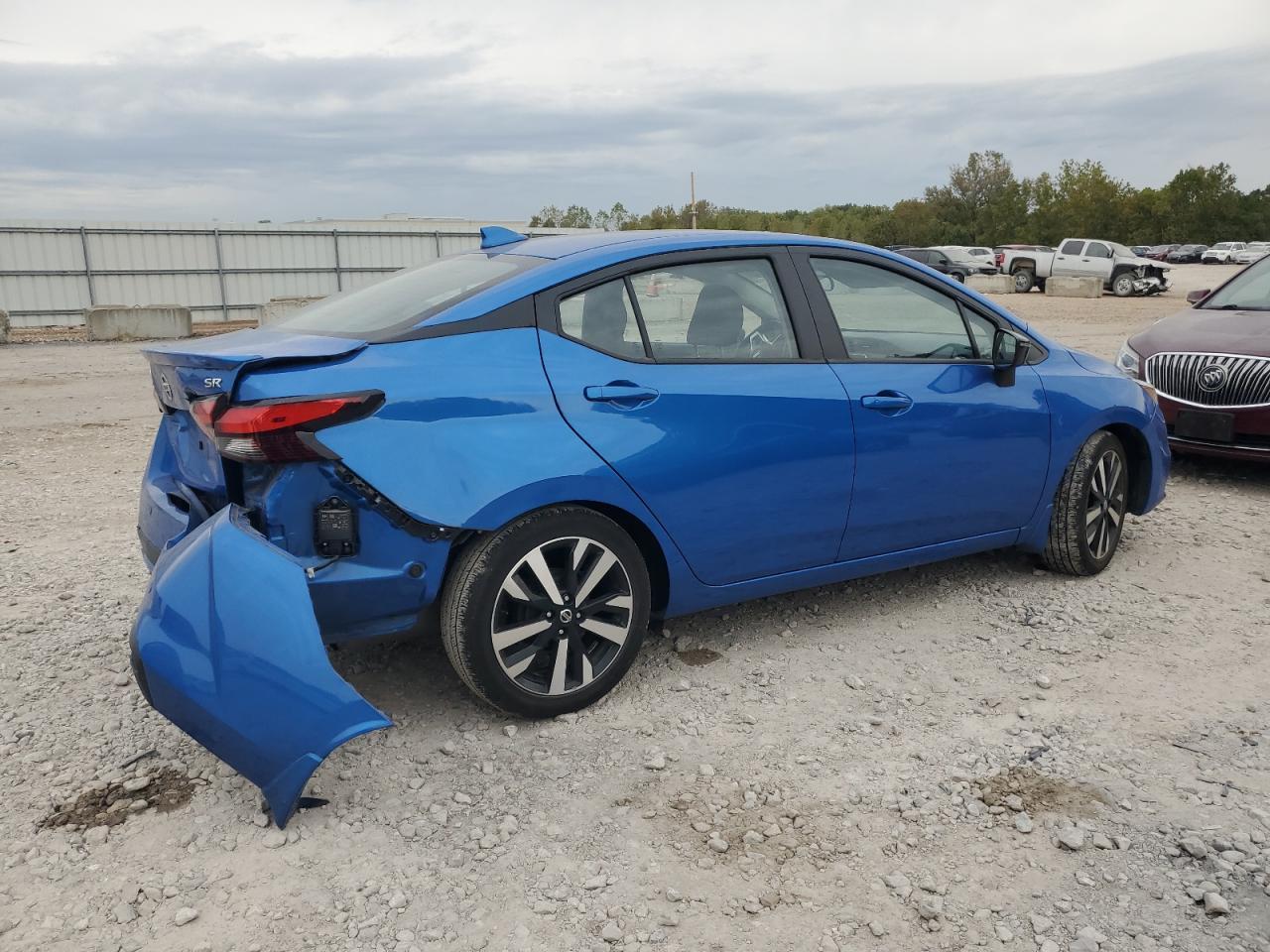 2022 Nissan Versa Sr - Фото 3