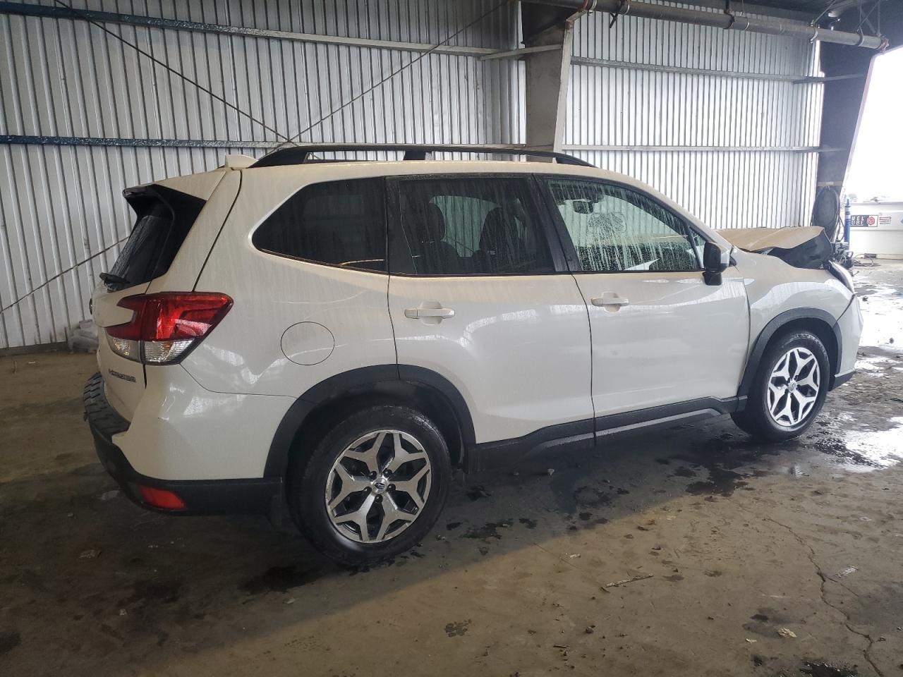 2021 Subaru Forester Premium - Фото 3