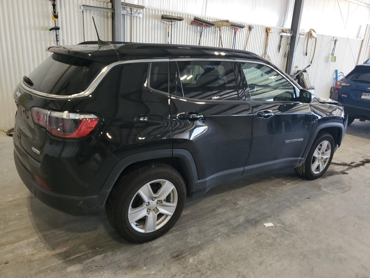 2022 Jeep Compass Latitude - Image 3