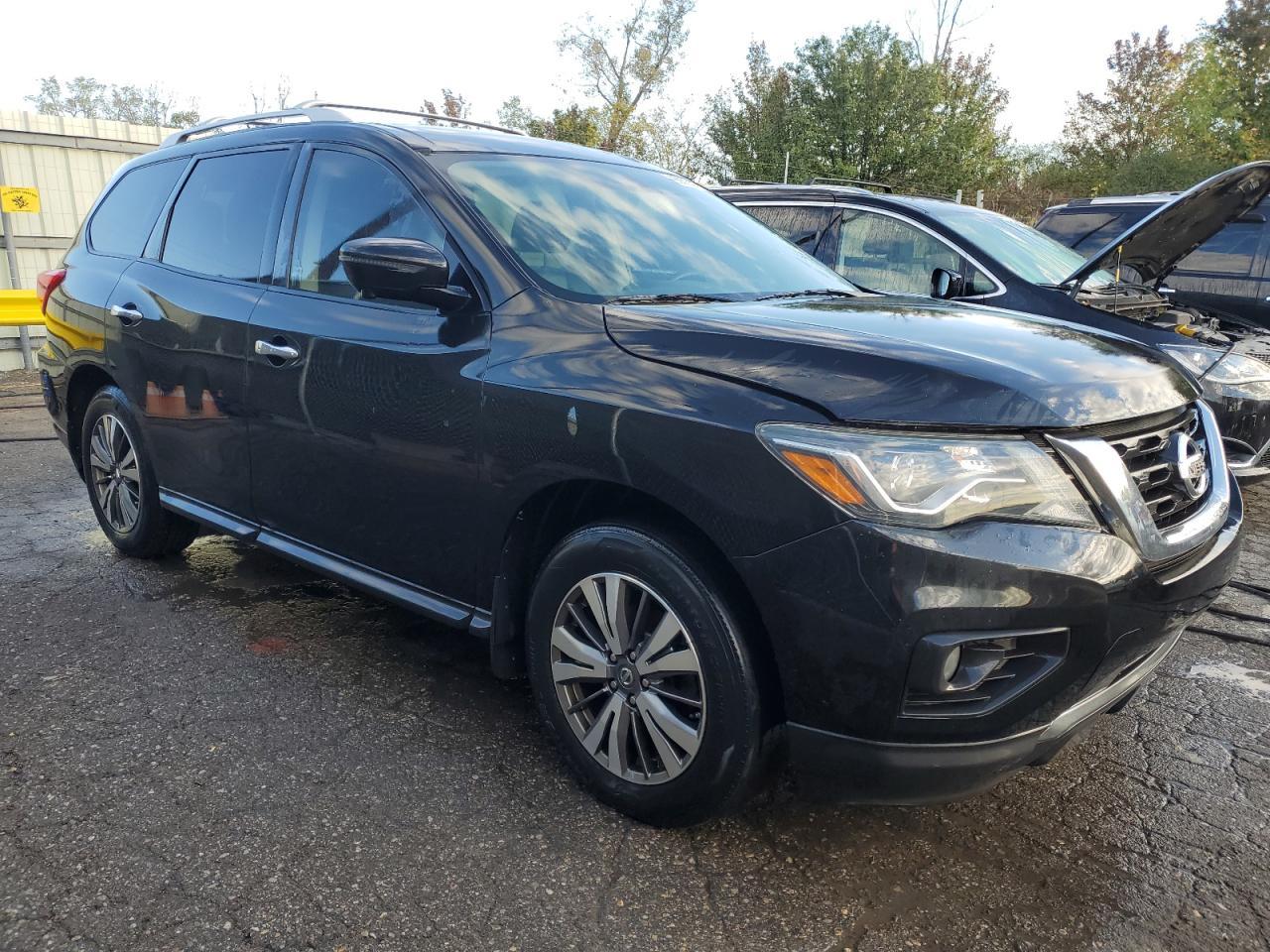 2017 Nissan Pathfinder S - Фото 4