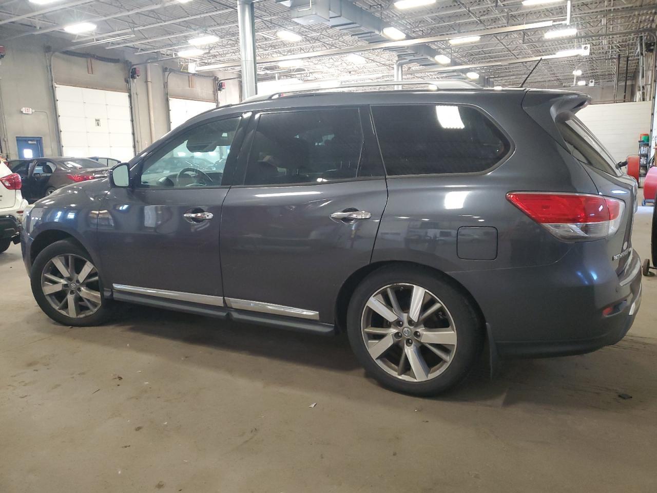 2013 Nissan Pathfinder S - Фото 2