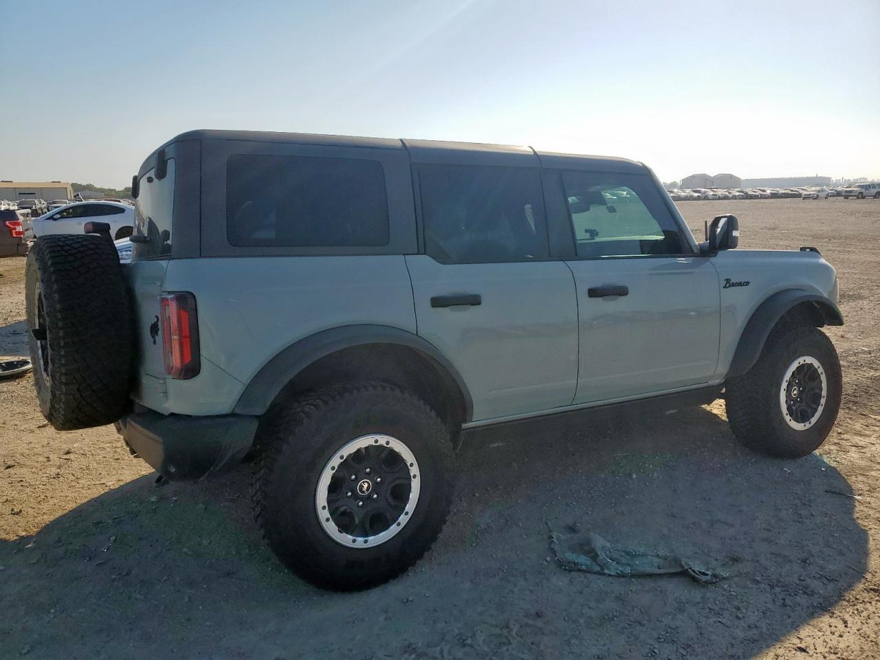2023 Ford Bronco Base - Фото 3