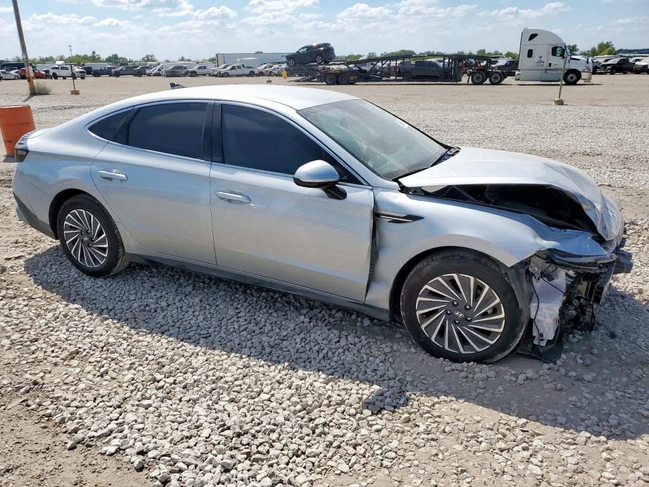 2025 Hyundai Sonata Hybrid - Image 4
