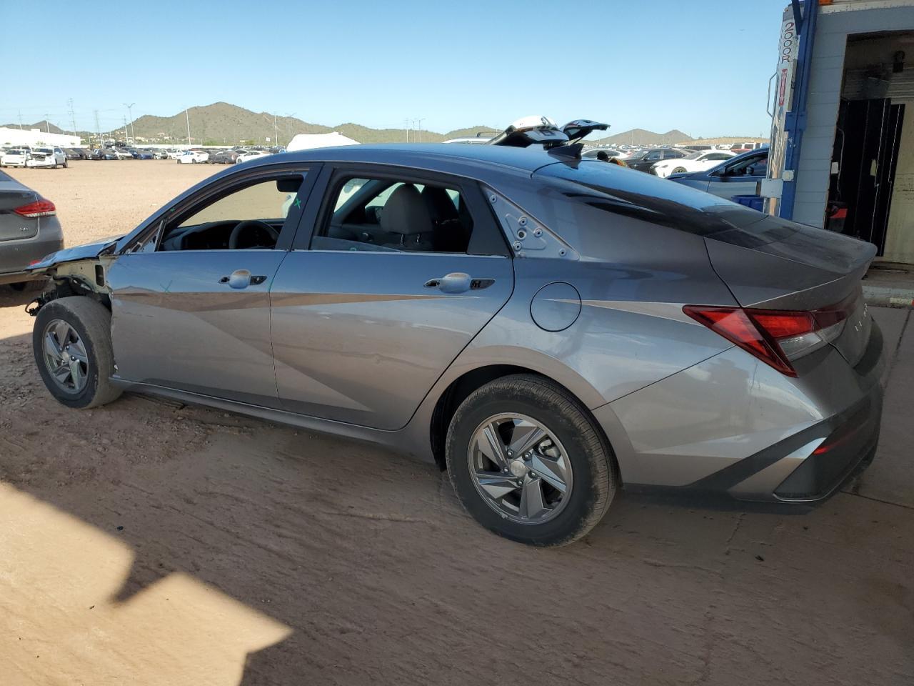 2025 Hyundai Elantra Se - Image 2