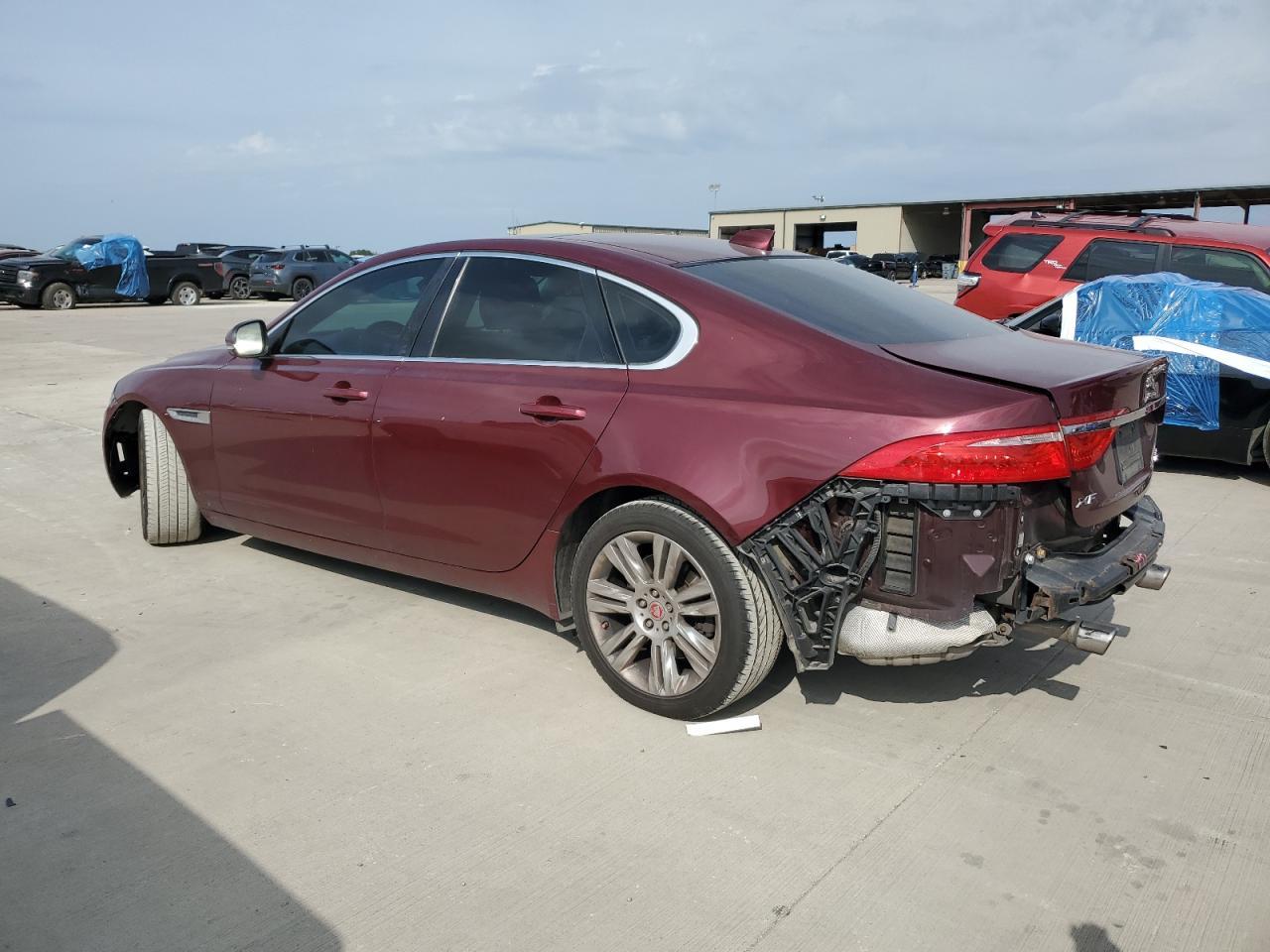 2017 Jaguar Xf Premium - Image 2