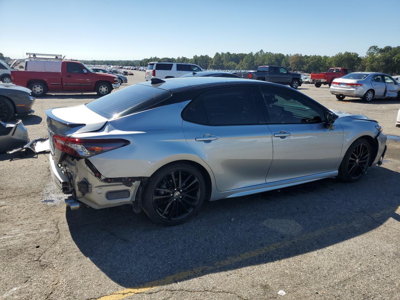 2022 Toyota Camry Xse - Фото 3
