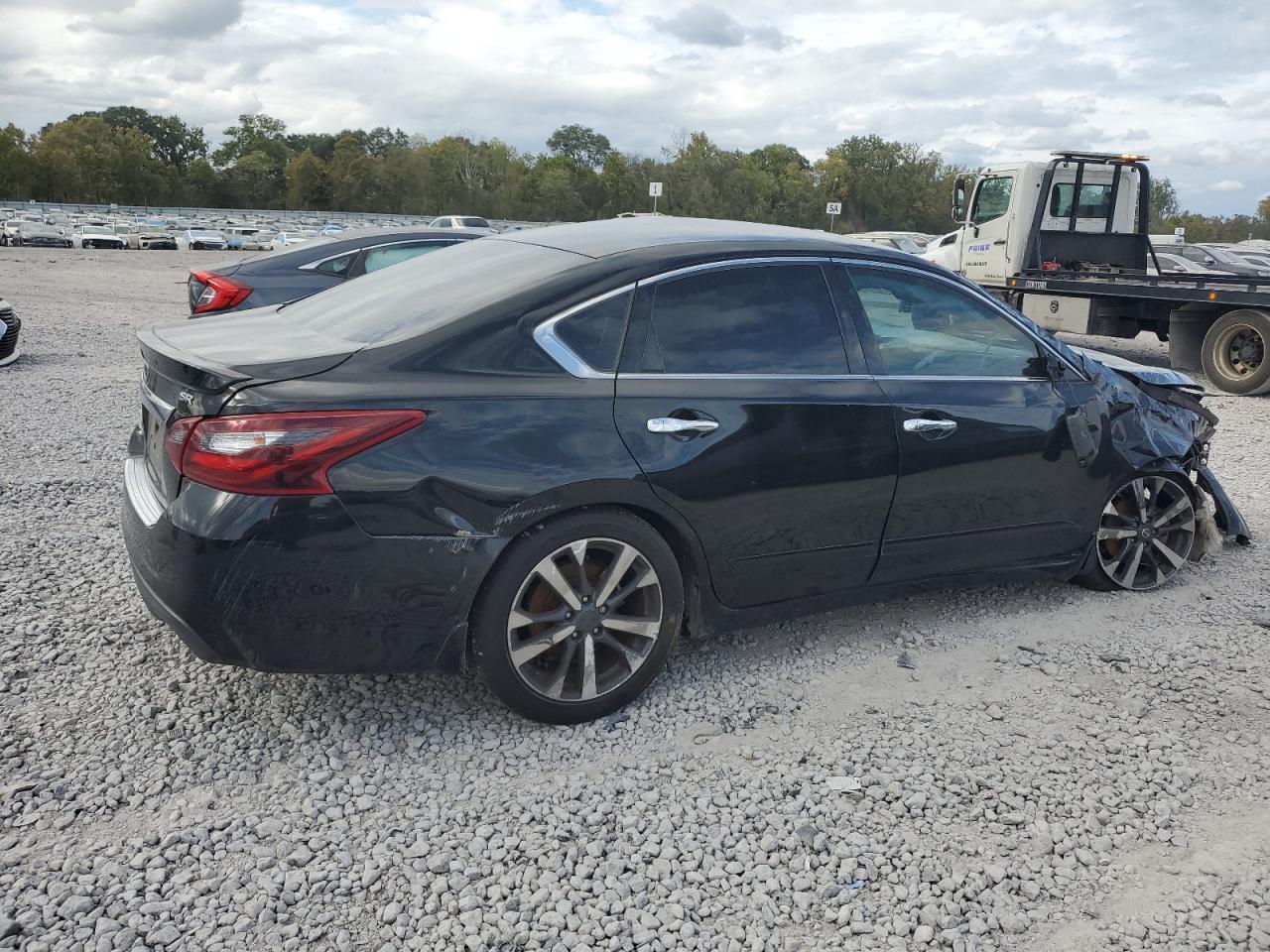2017 Nissan Altima - Image 3
