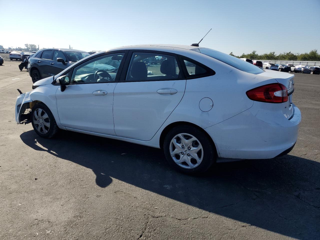 2013 Ford Fiesta Se - Фото 2