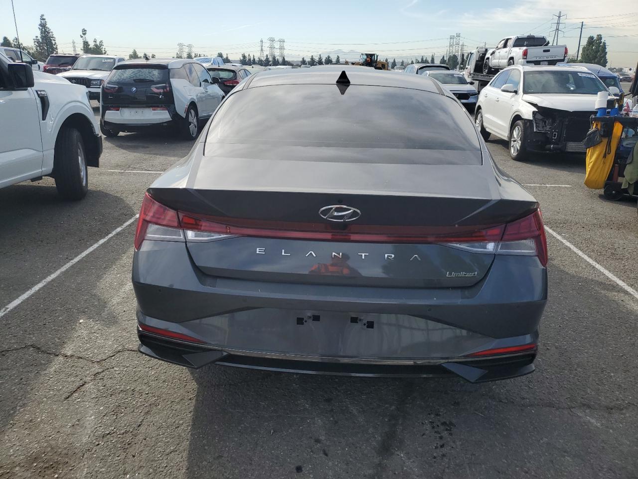 2023 Hyundai Elantra Limited - Фото 6