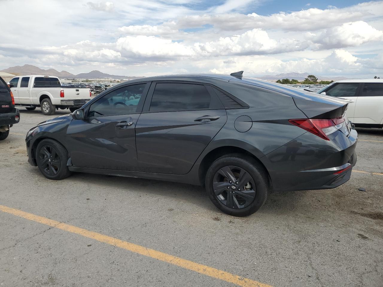 2022 Hyundai Elantra Se - Image 2