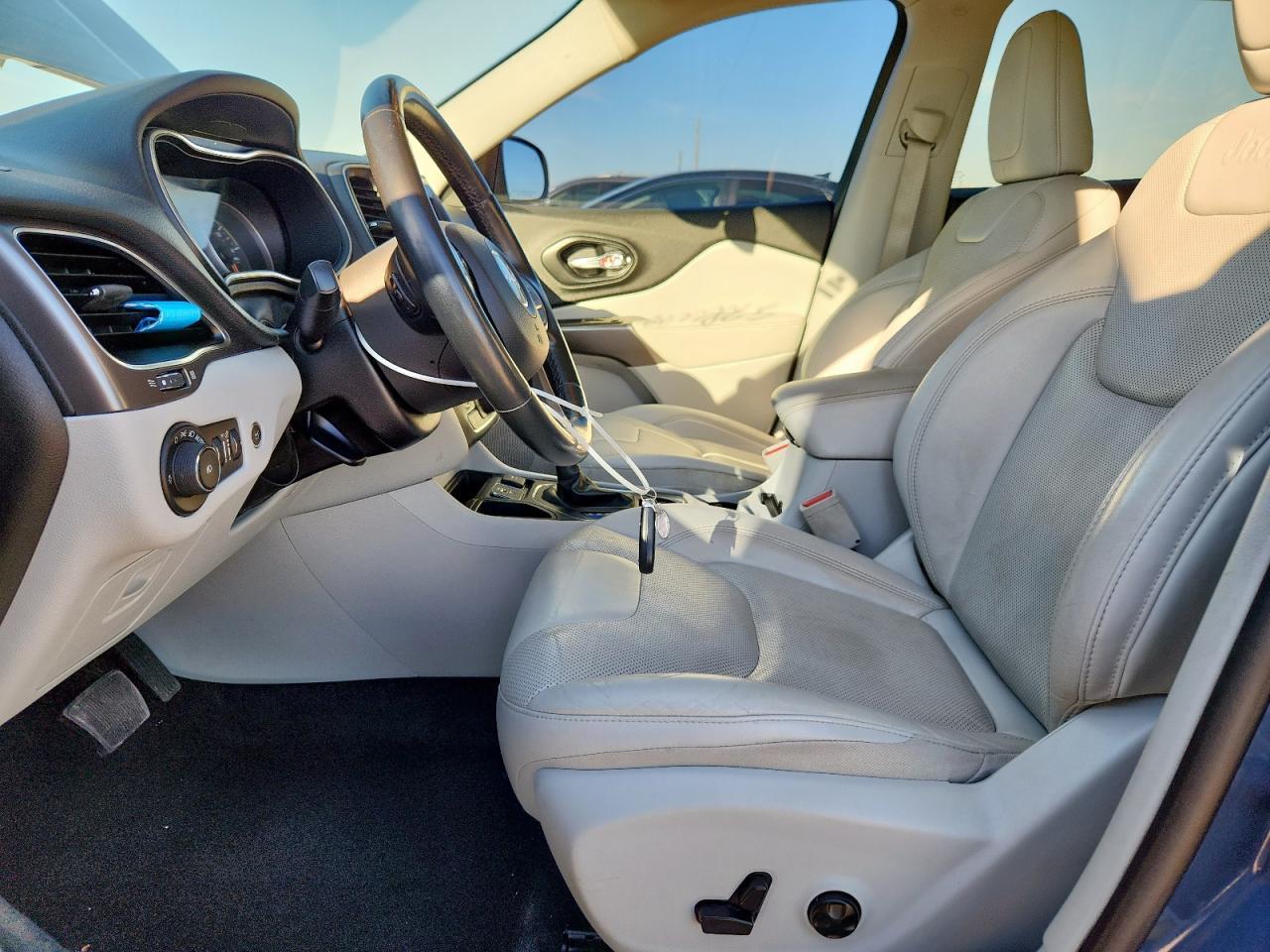 2020 Jeep Cherokee Latitude Plus - Image 7