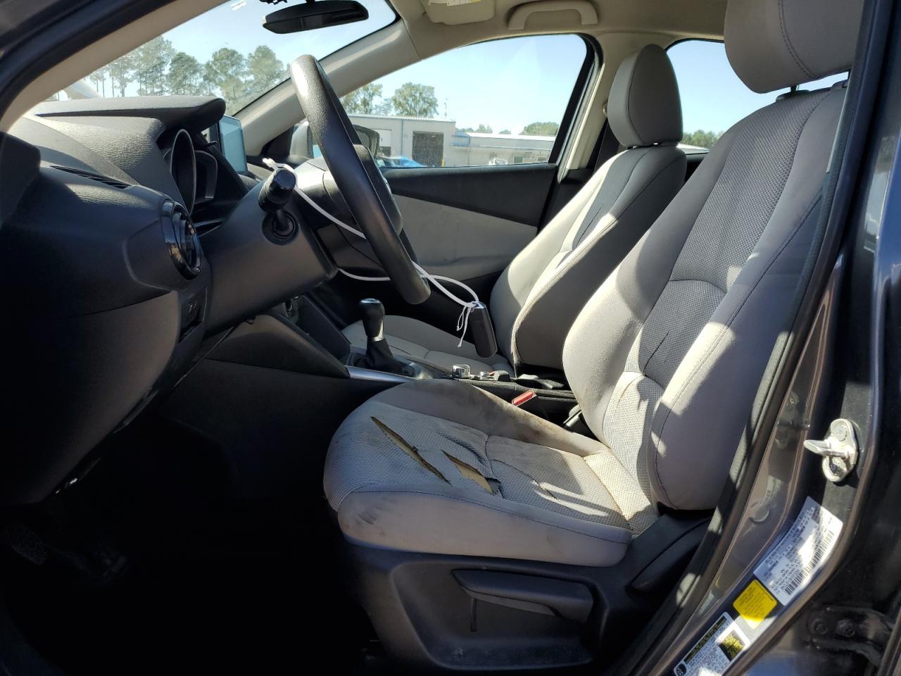 2019 Toyota Yaris L - Image 7