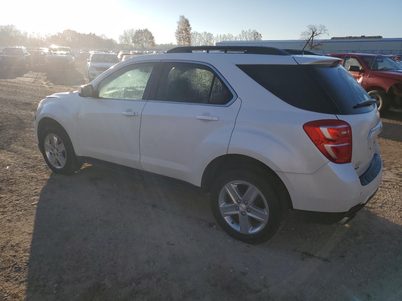 2016 Chevrolet Equinox Lt - Image 2