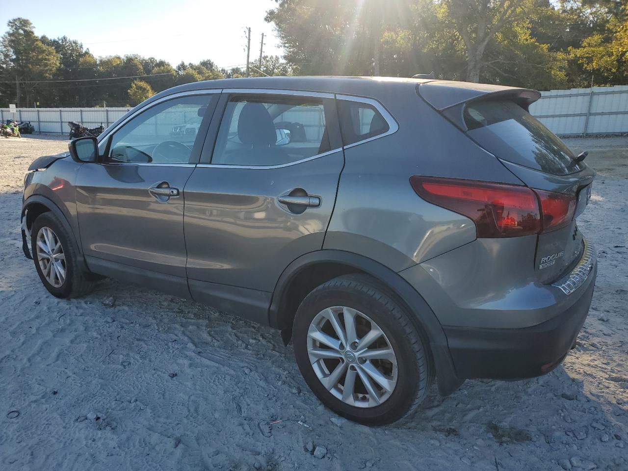 2018 Nissan Rogue Sport S - Фото 2