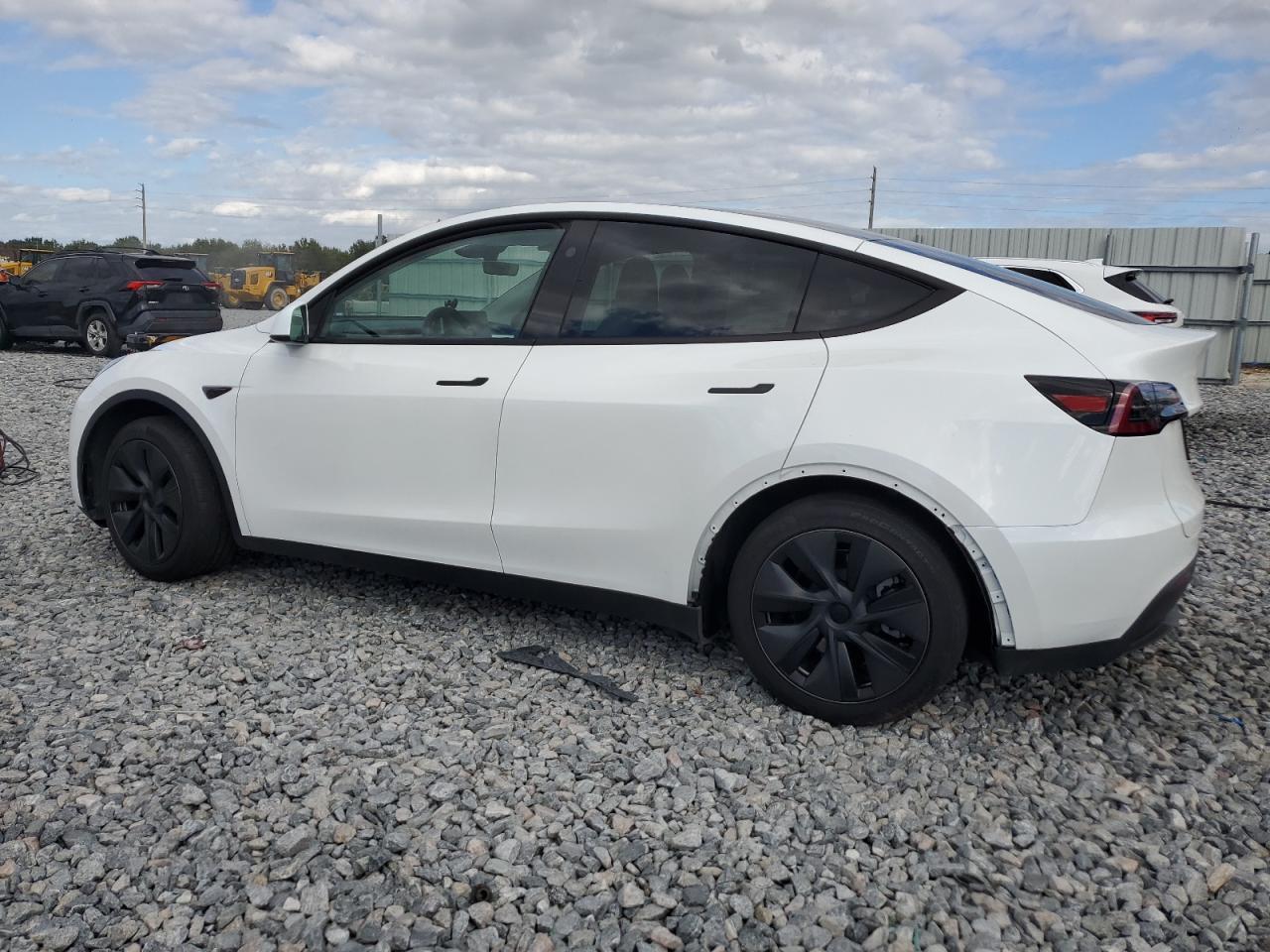2024 Tesla Model Y - Фото 2