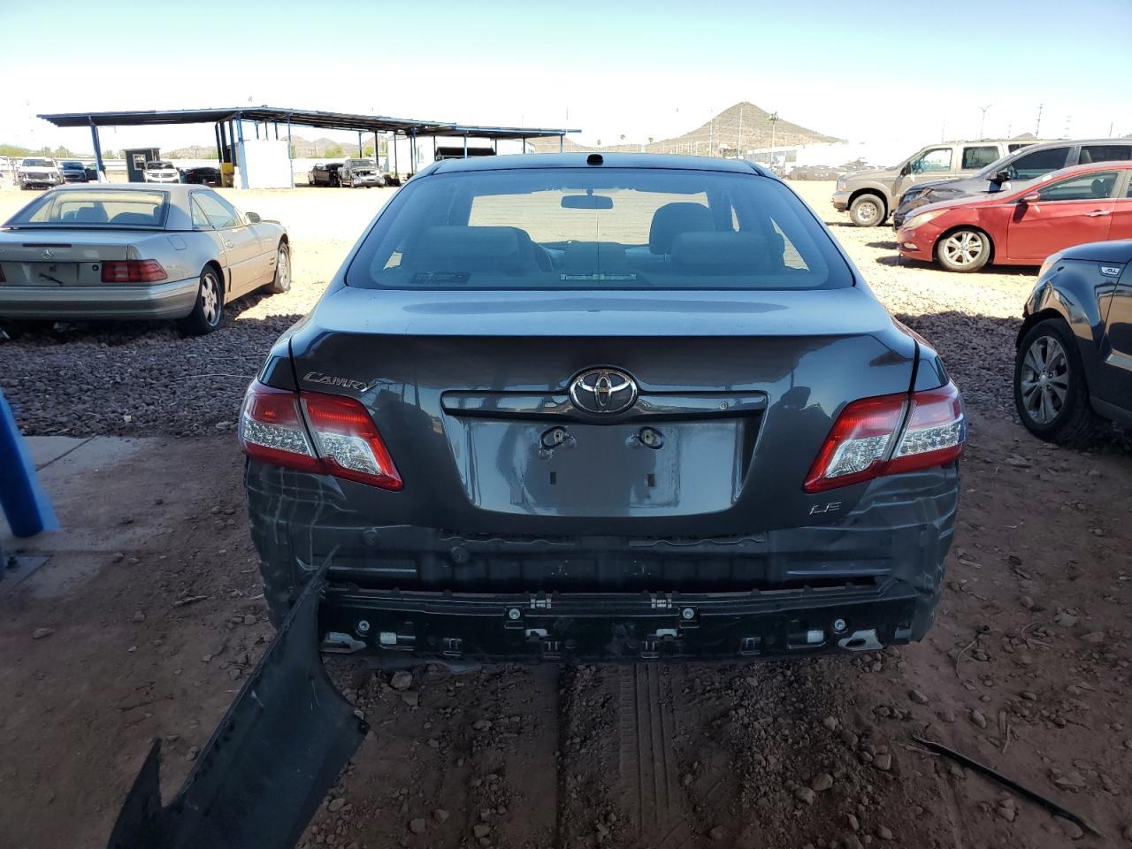 2011 Toyota Camry Le - Фото 6