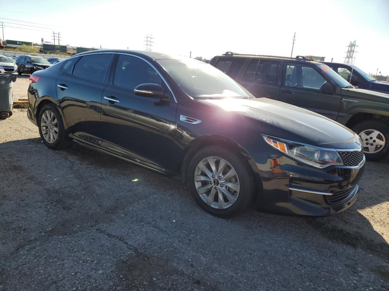 2017 Kia Optima Ex - Image 4