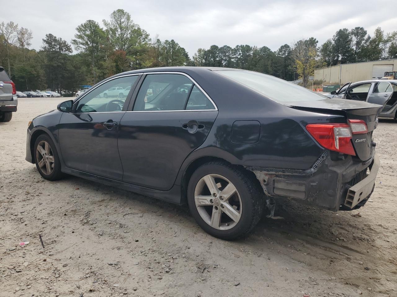 2013 Toyota Camry L - Фото 2