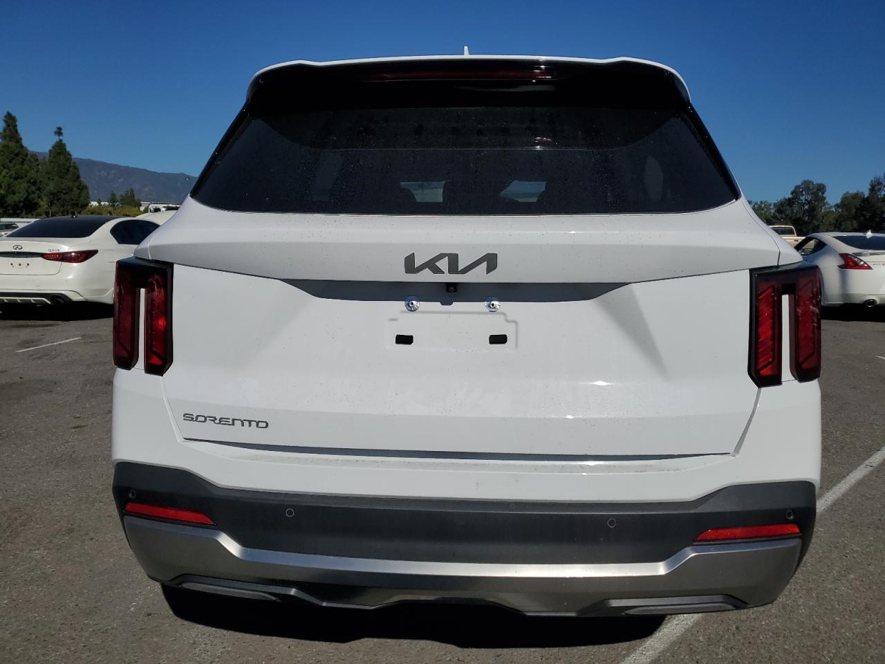 2025 Kia Sorento S - Фото 6