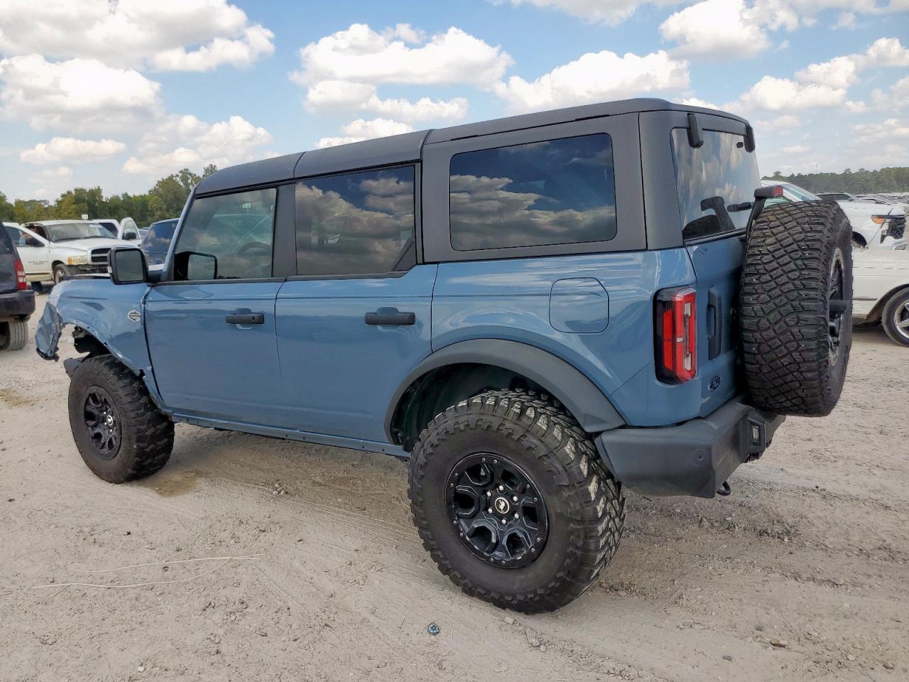 2024 Ford Bronco Wildtrak - Image 2