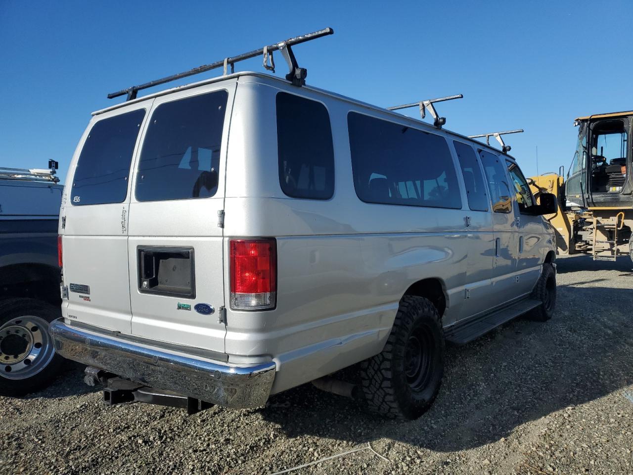 2011 Ford Econoline E350 Super Duty Wagon - Фото 3
