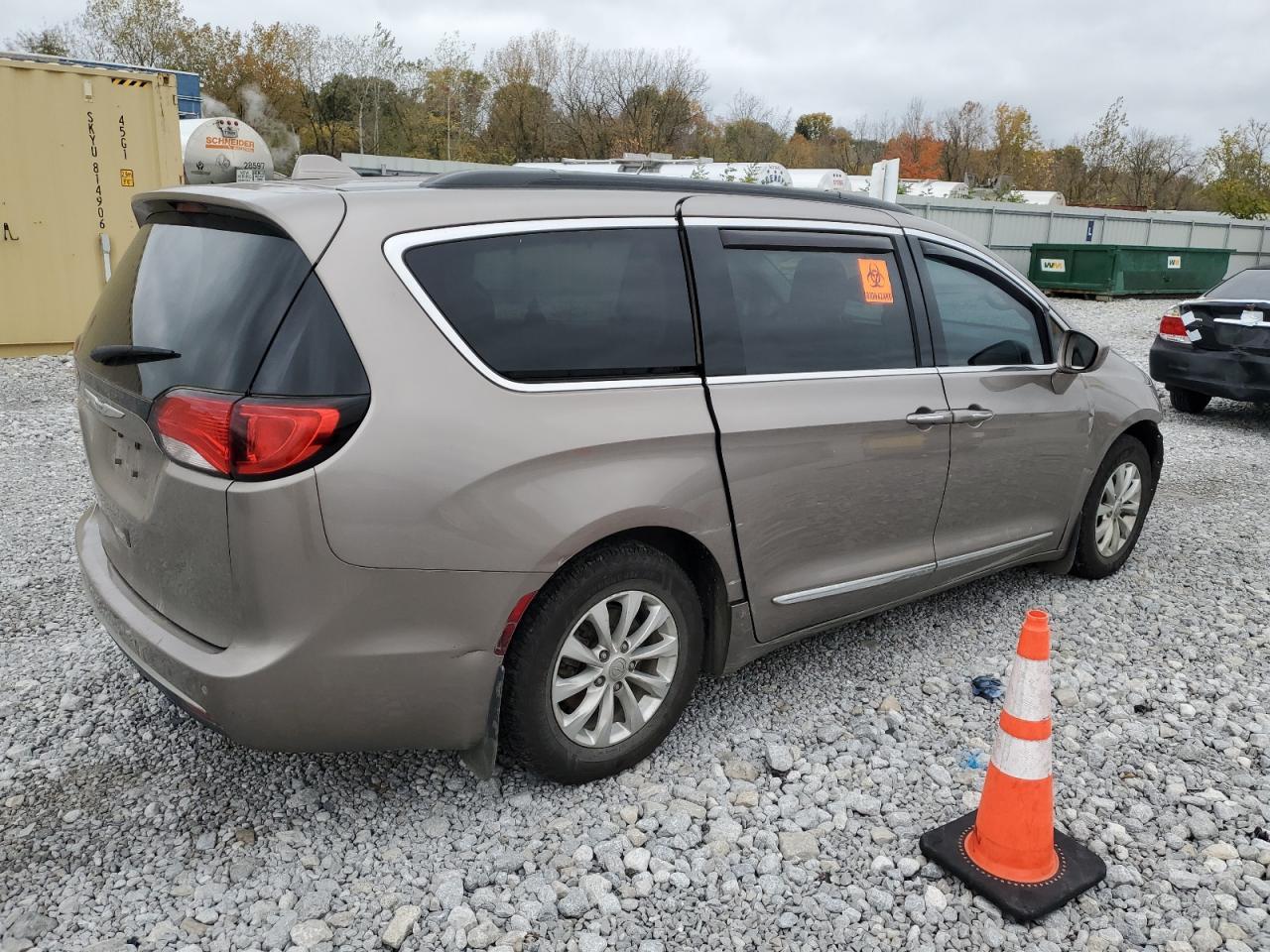 2017 Chrysler Pacifica Touring L - Фото 3
