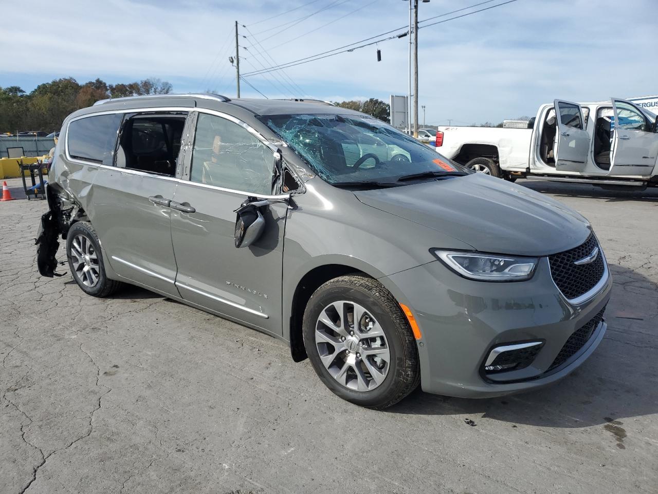 2025 Chrysler Pacifica Hybrid Pinnacle - Image 4