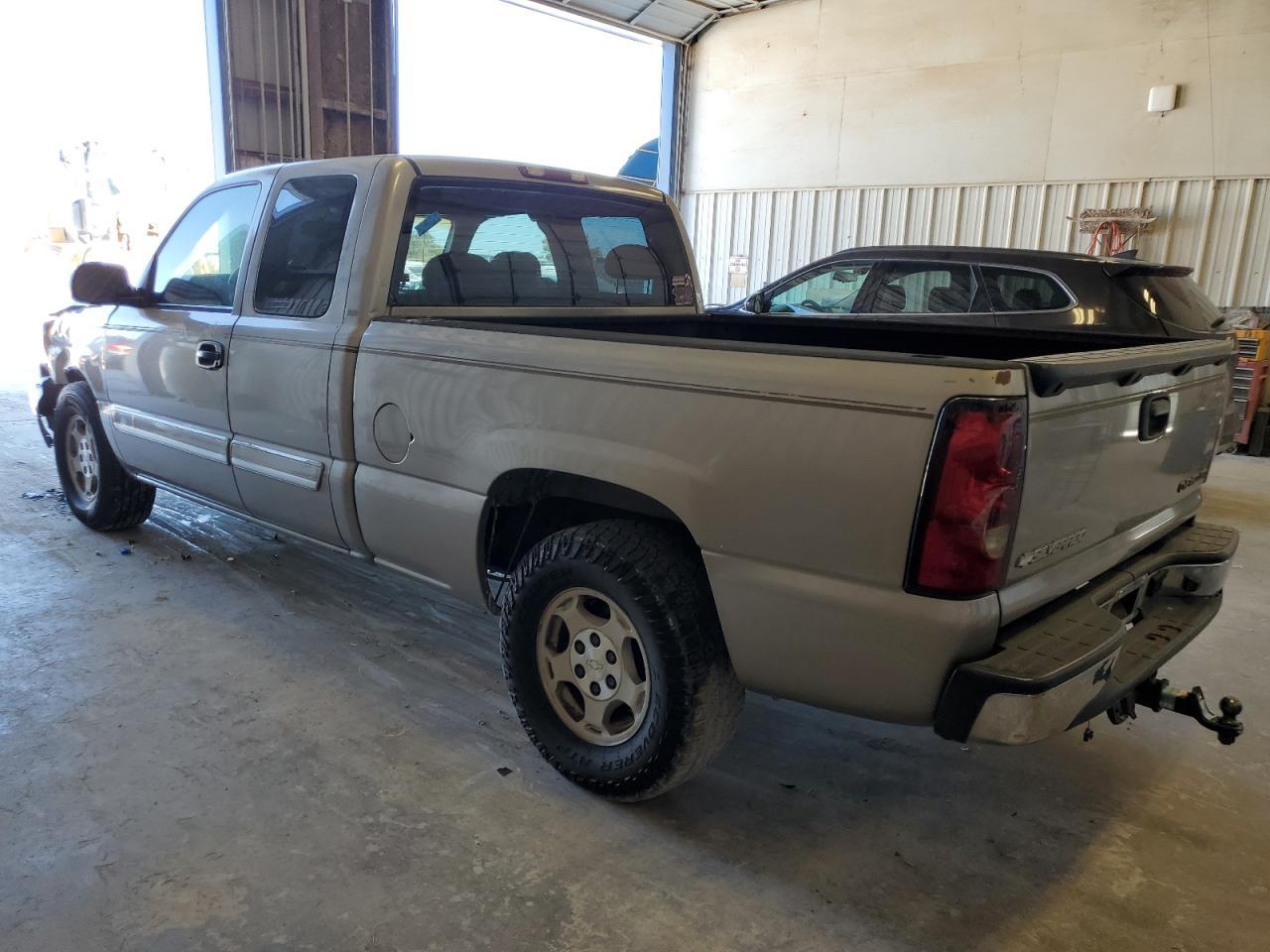 2003 Chevrolet Silverado C1500 - Image 2