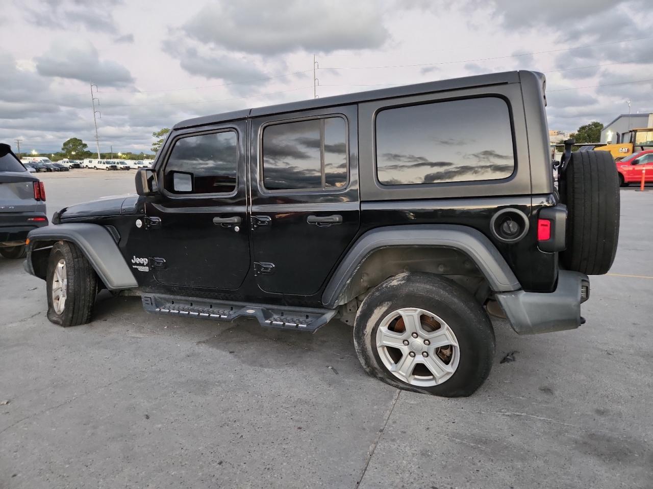 2021 Jeep Wrangler Unlimited Sport - Фото 2