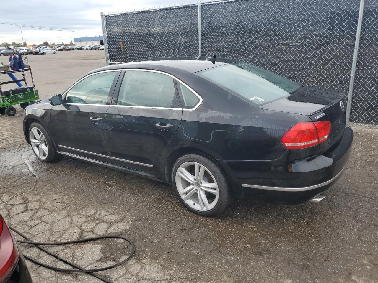 2013 Volkswagen Passat Sel - Фото 2